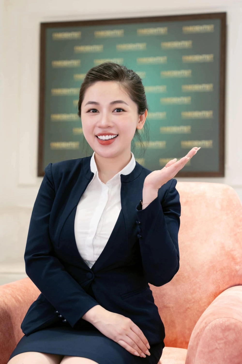 Hoa hậu phương lê chế lời quốc ca gây tranh cãi trên mạng