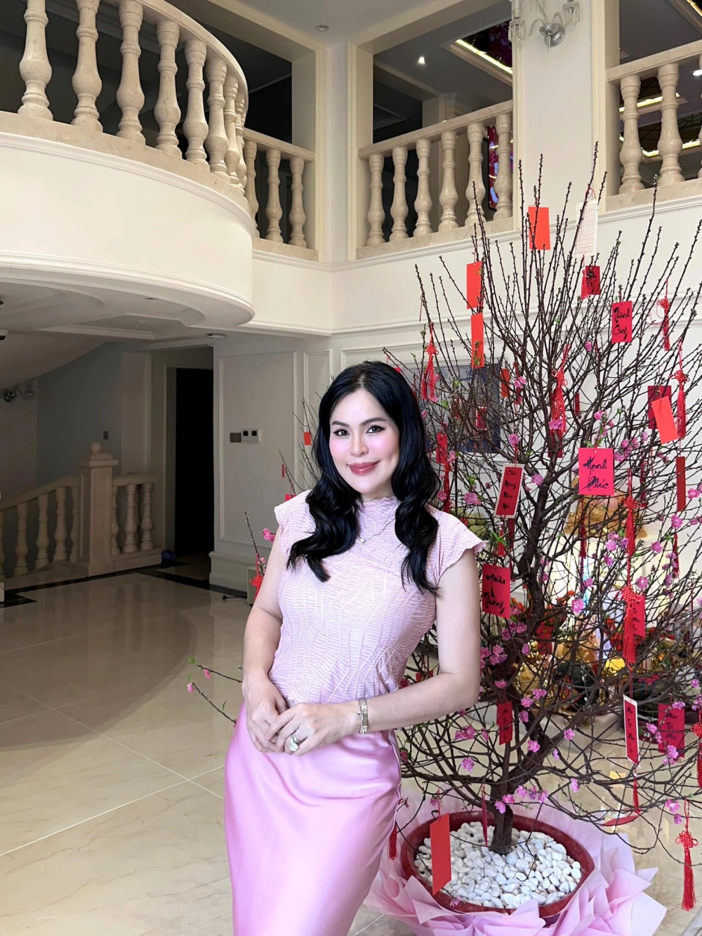 Gái xinh cười duyên nhẹ nhàng mà thu hút ánh nhìn