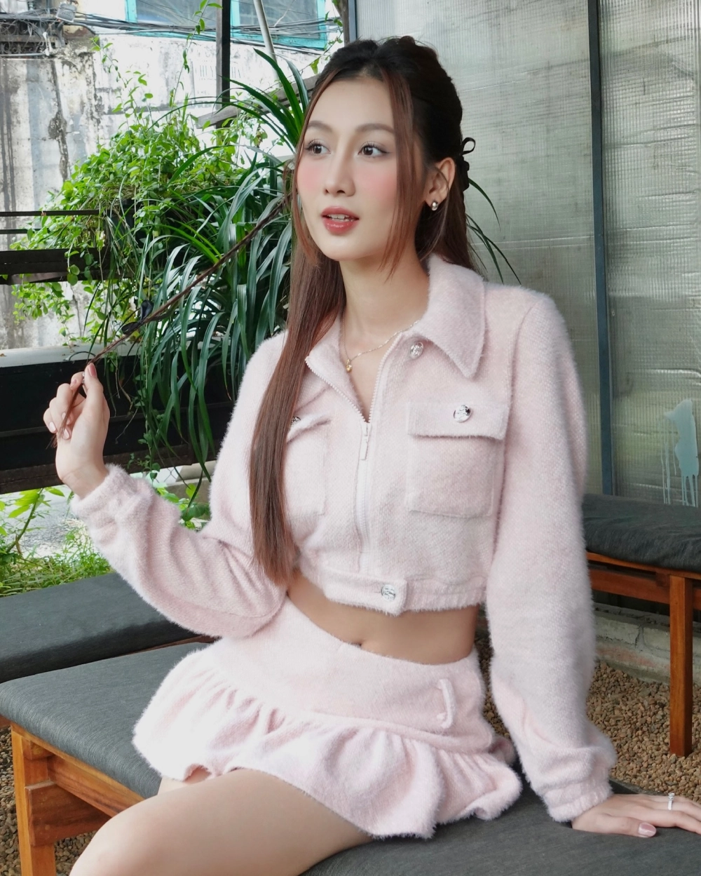 Khoảnh khắc hài hước khi hoa hậu quế anh giật mic trên sân khấu