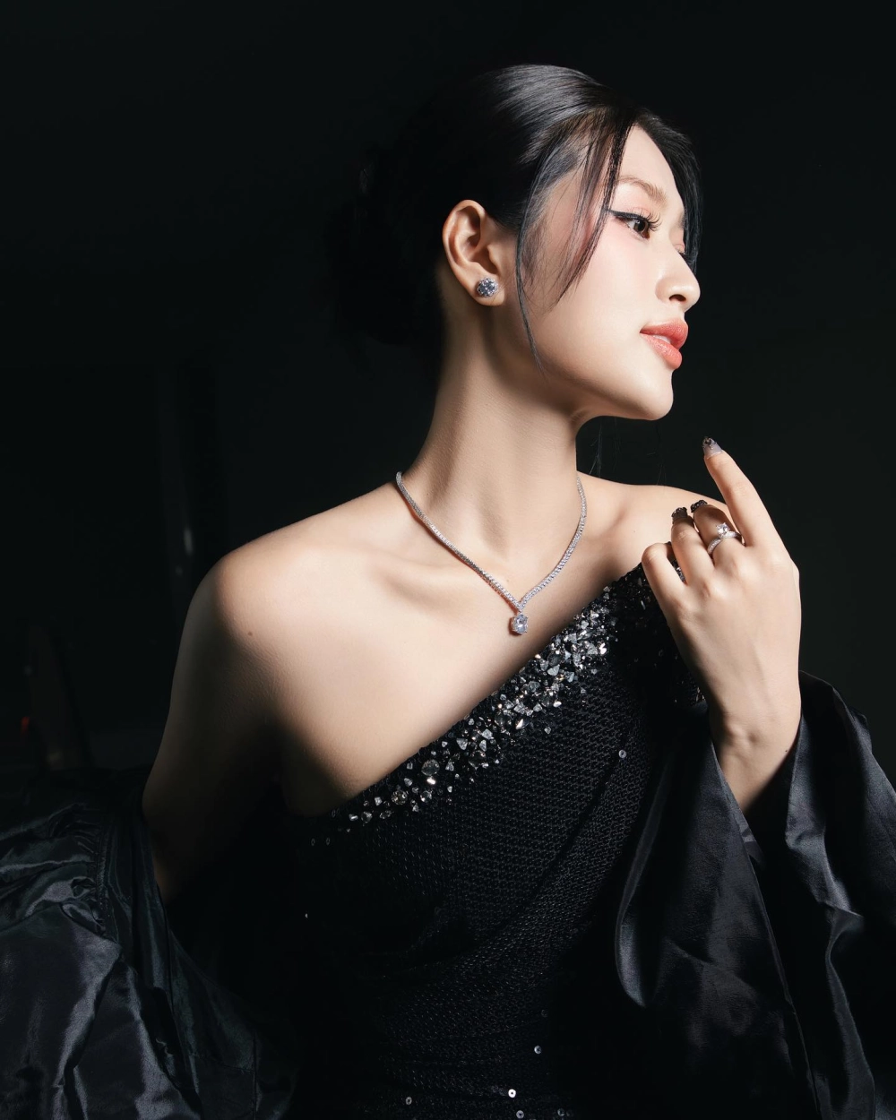 Đắm chìm trong ảnh gái xinh răng khểnh rạng rỡ và duyên dáng