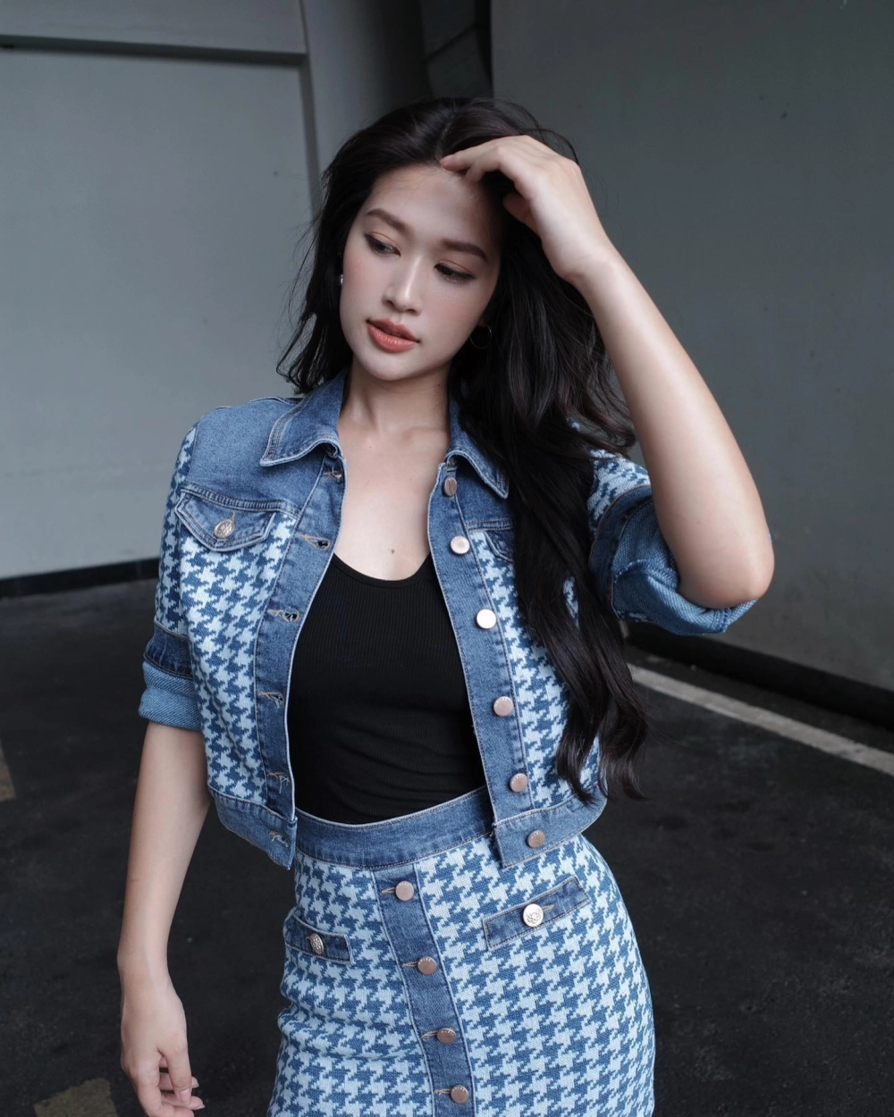 Gái xinh cute tóc dài duyên dáng mềm mại hút hồn người đối diện