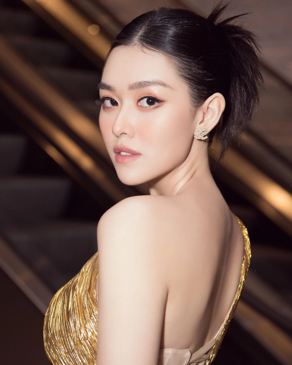 Thần thái quyến rũ trong gái xinh tóc ngắn sexy