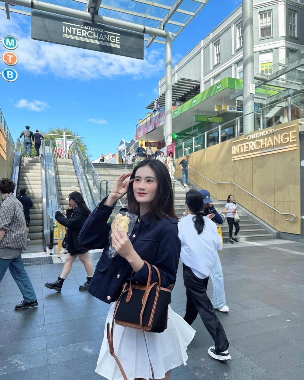 Bạn có tò mò hoa hậu ý nhi sinh năm bao nhiêu không