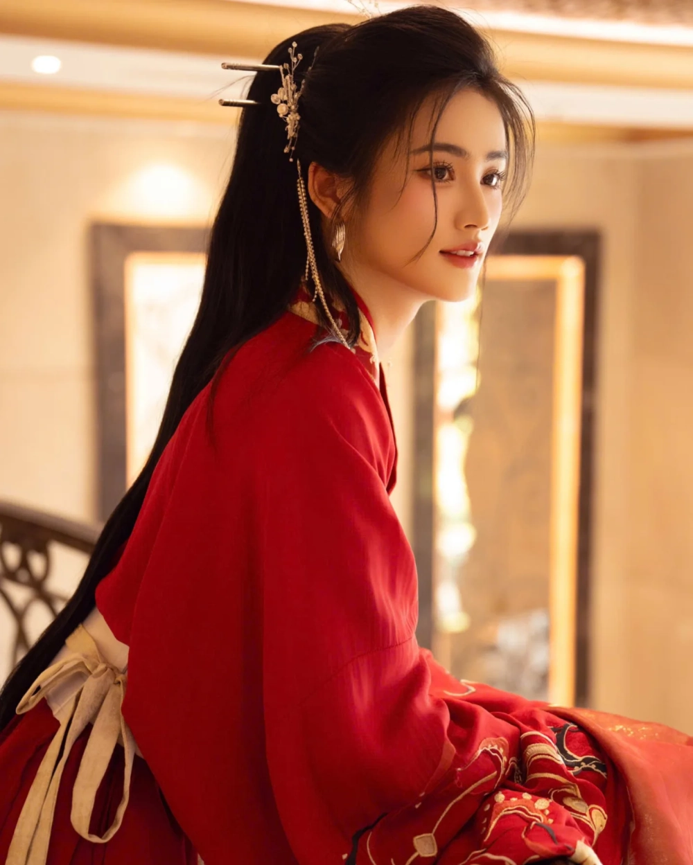 Cùng bóc tách những drama hoa hậu ý nhi đình đám