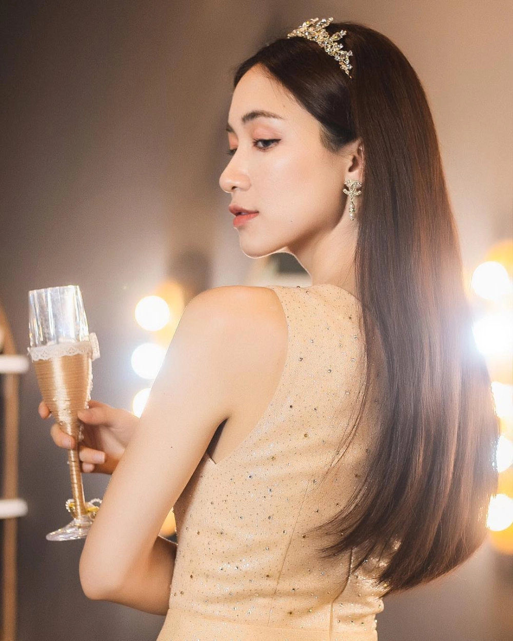 Hoà minzy khóc khi chia sẻ về con trai khiến fan xúc động