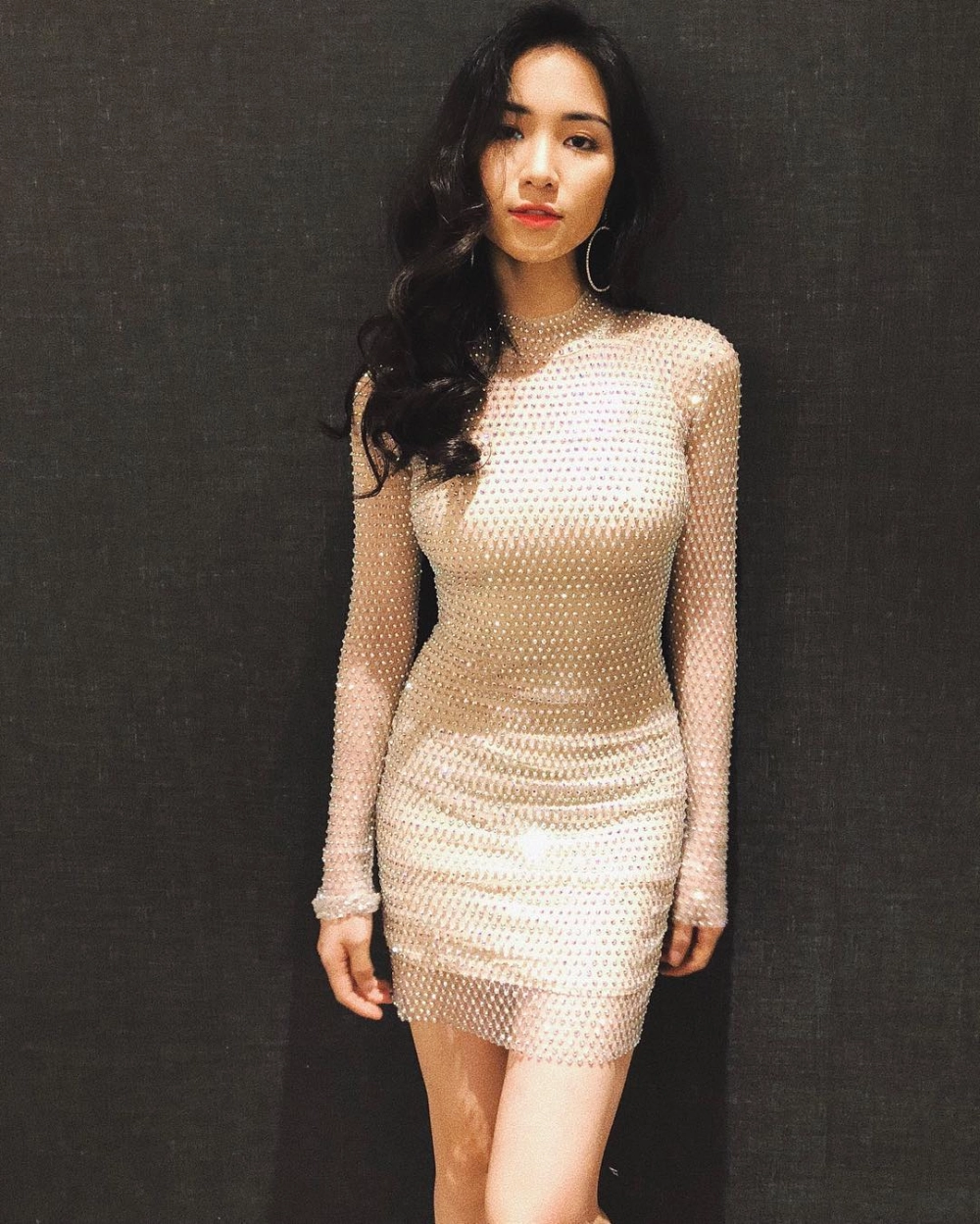 Áo dài hoà minzy khiến fan mê mẩn vì sự duyên dáng và thanh thoát