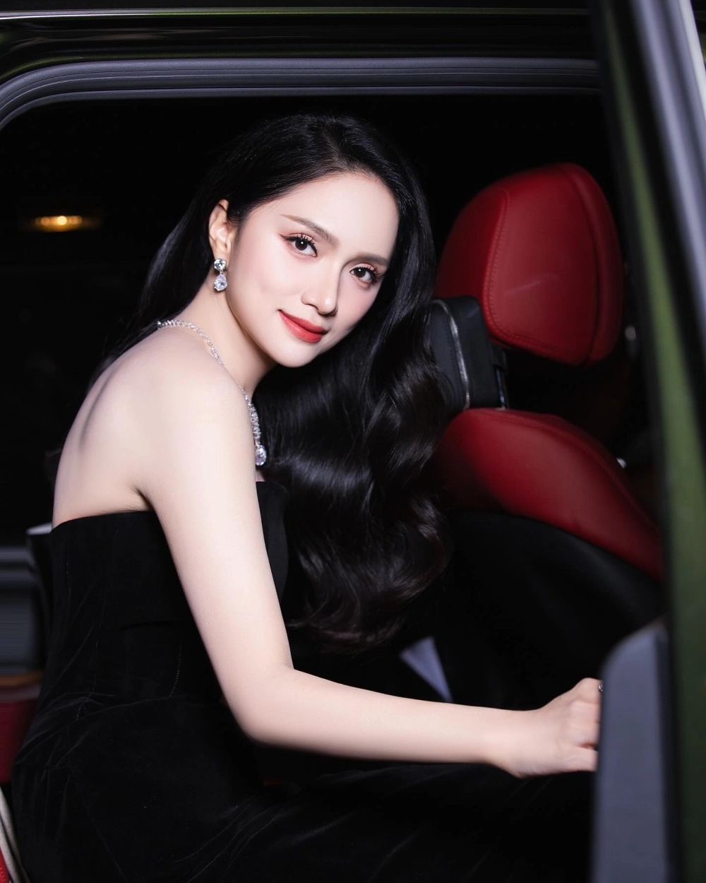 Ca sĩ Hương Giang chuyển giới với giọng hát đầy cảm xúc và quyến rũ