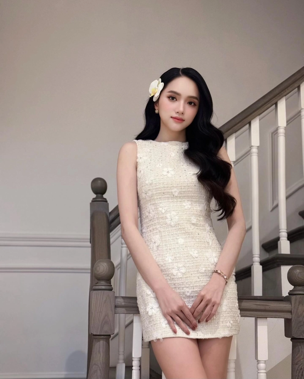Hương Giang đi đám cưới luôn nổi bật với gu thời trang tinh tế