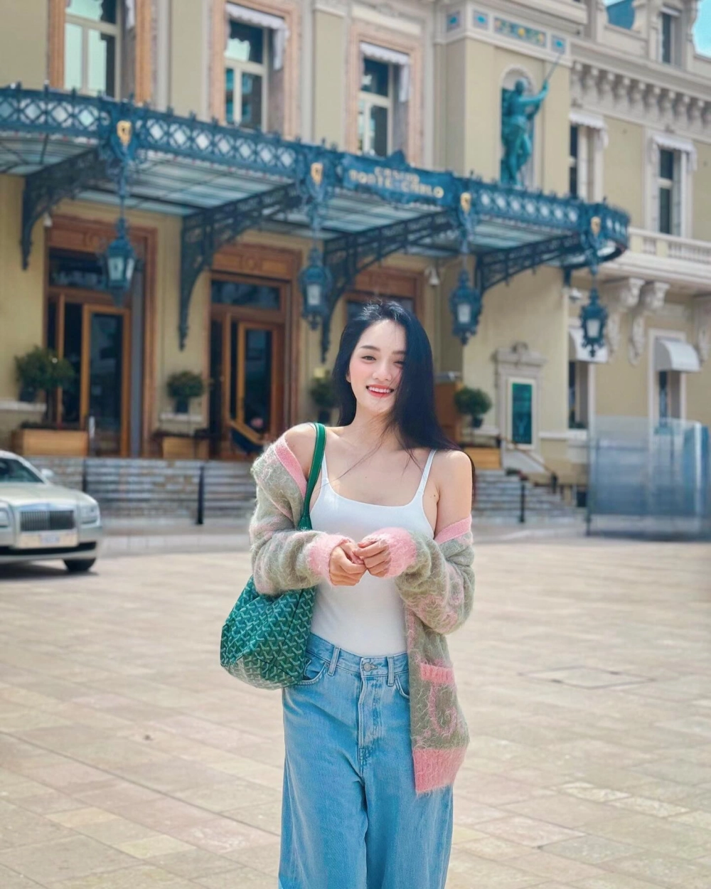 Hoa hậu Hương Giang xinh đẹp tỏa sáng trong các sự kiện lớn