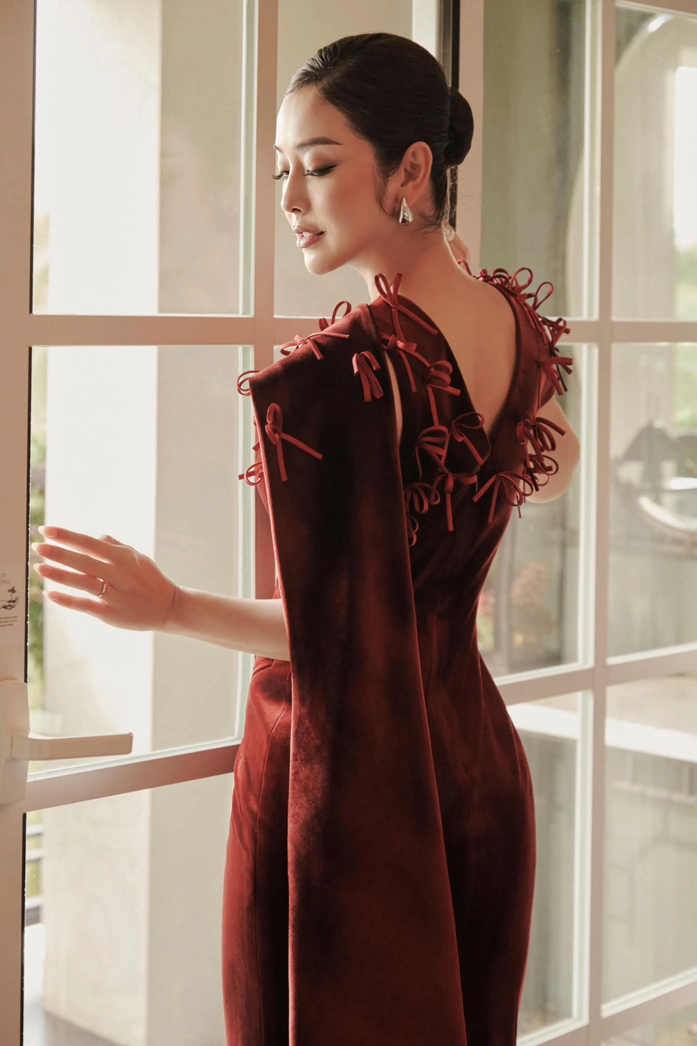 Ánh mắt ngây thơ của cô gái dễ thương khiến tim rung rinh