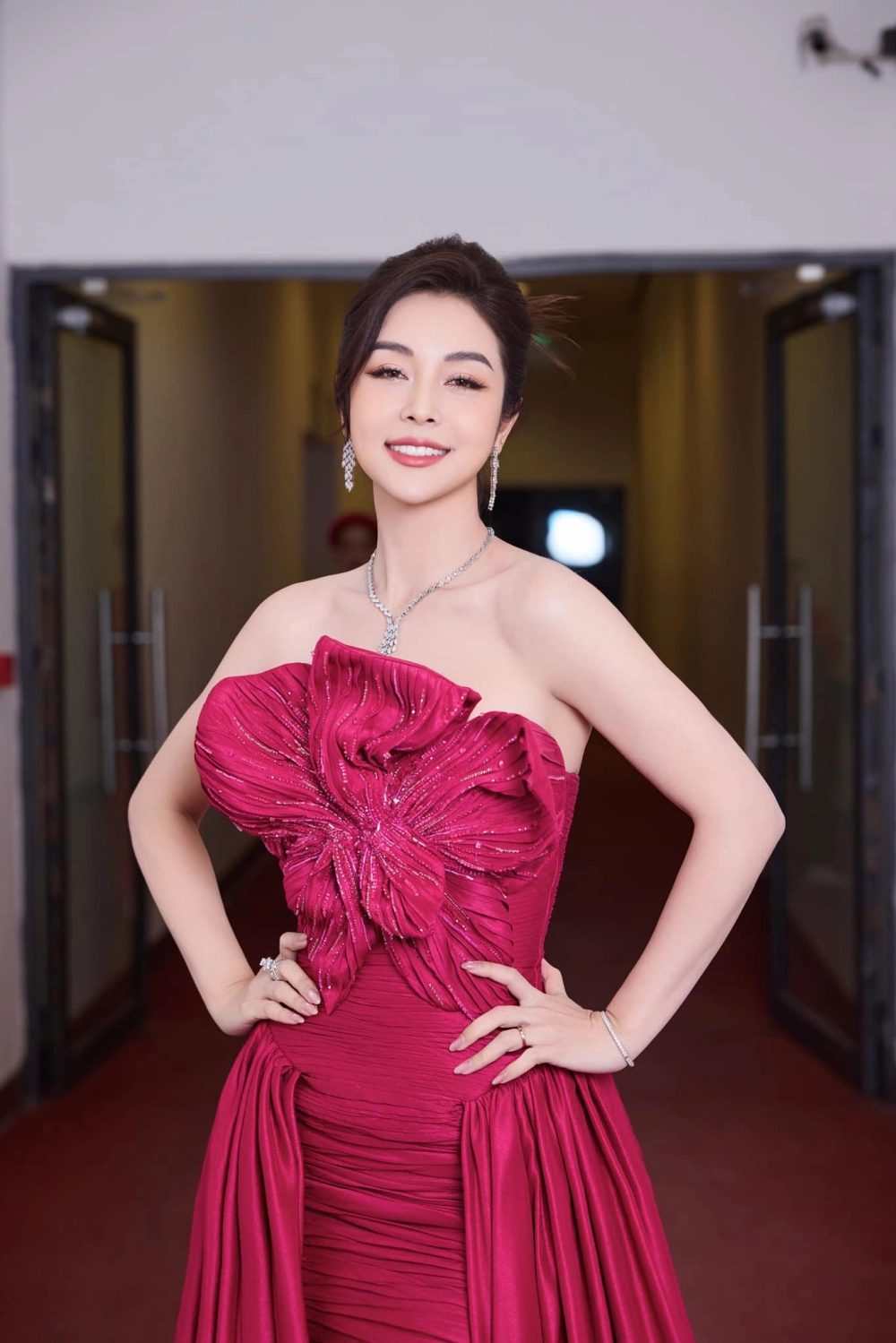 Nụ cười tỏa nắng của cô gái xinh xắn dễ thương đáng yêu gây thương nhớ