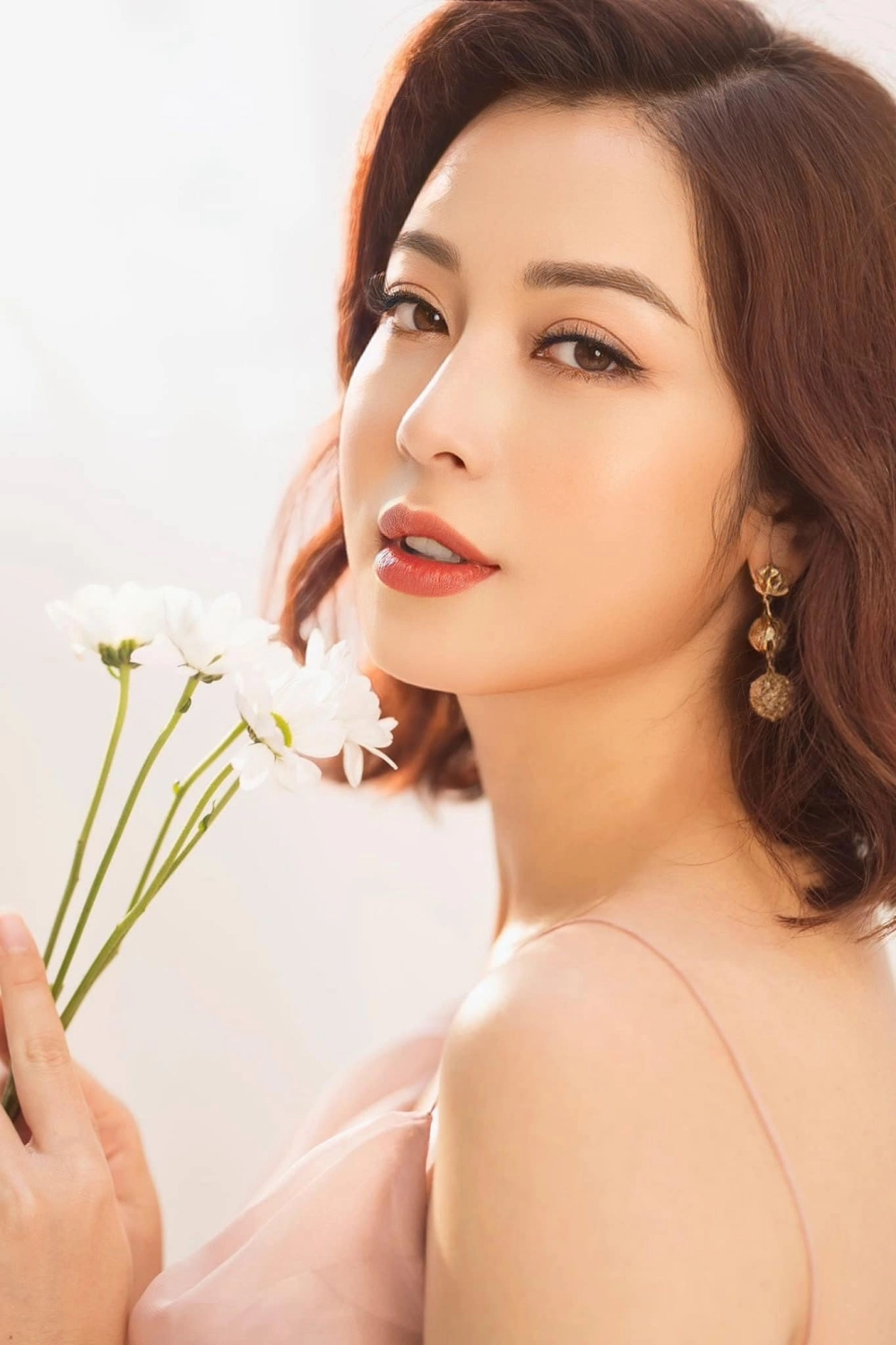 Không thể rời mắt khỏi cô gái xinh xắn dễ thương dễ thương