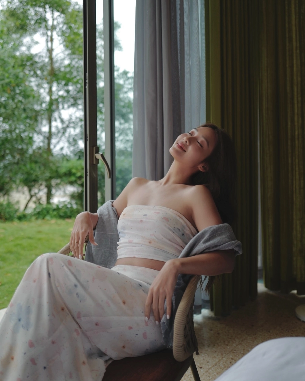 Ảnh gái xinh Instagram tràn ngập visual “đỉnh chóp” khiến ai cũng mê
