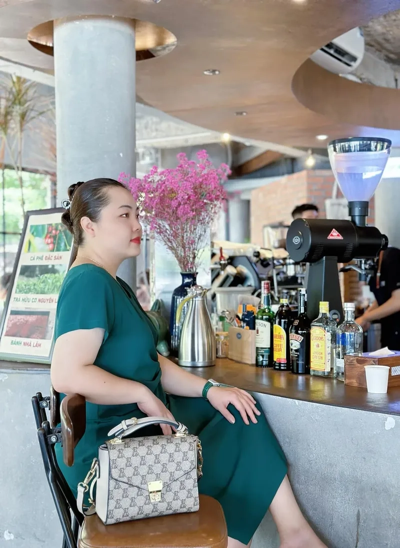 Hình nền cô gái mập dễ thương vẽ tay cho máy tính lạ mắt cuốn hút
