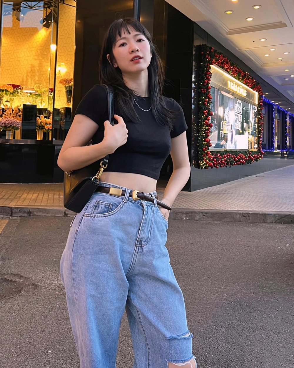 Phong cách dễ chịu, thoải mái qua ảnh thiếu nữ với áo len oversize