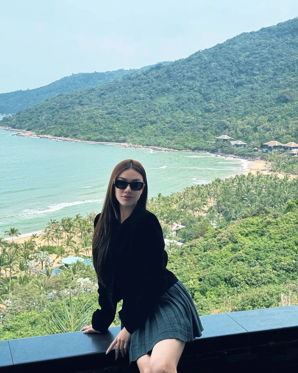 Khoảnh khắc thân thiết giữa hoa hậu khánh vân và kim duyên gây chú ý