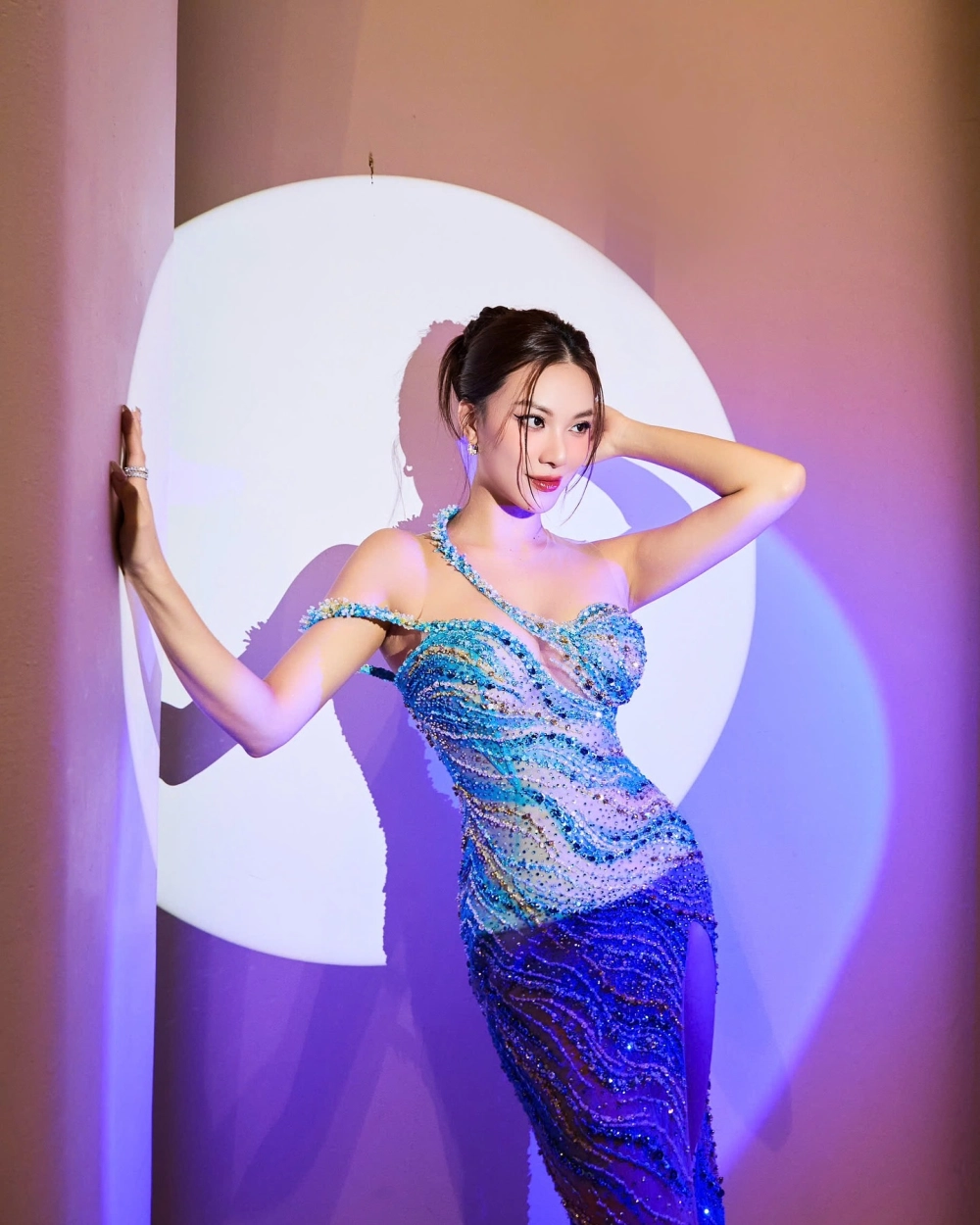 Hiếm hoi khoảnh khắc ca sĩ kim duyên thử sức với âm nhạc