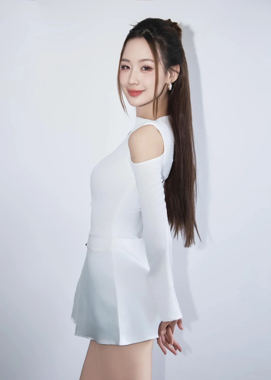 TikTok gái xinh váy ngắn làm người xem “đứng hình” vì quá xinh