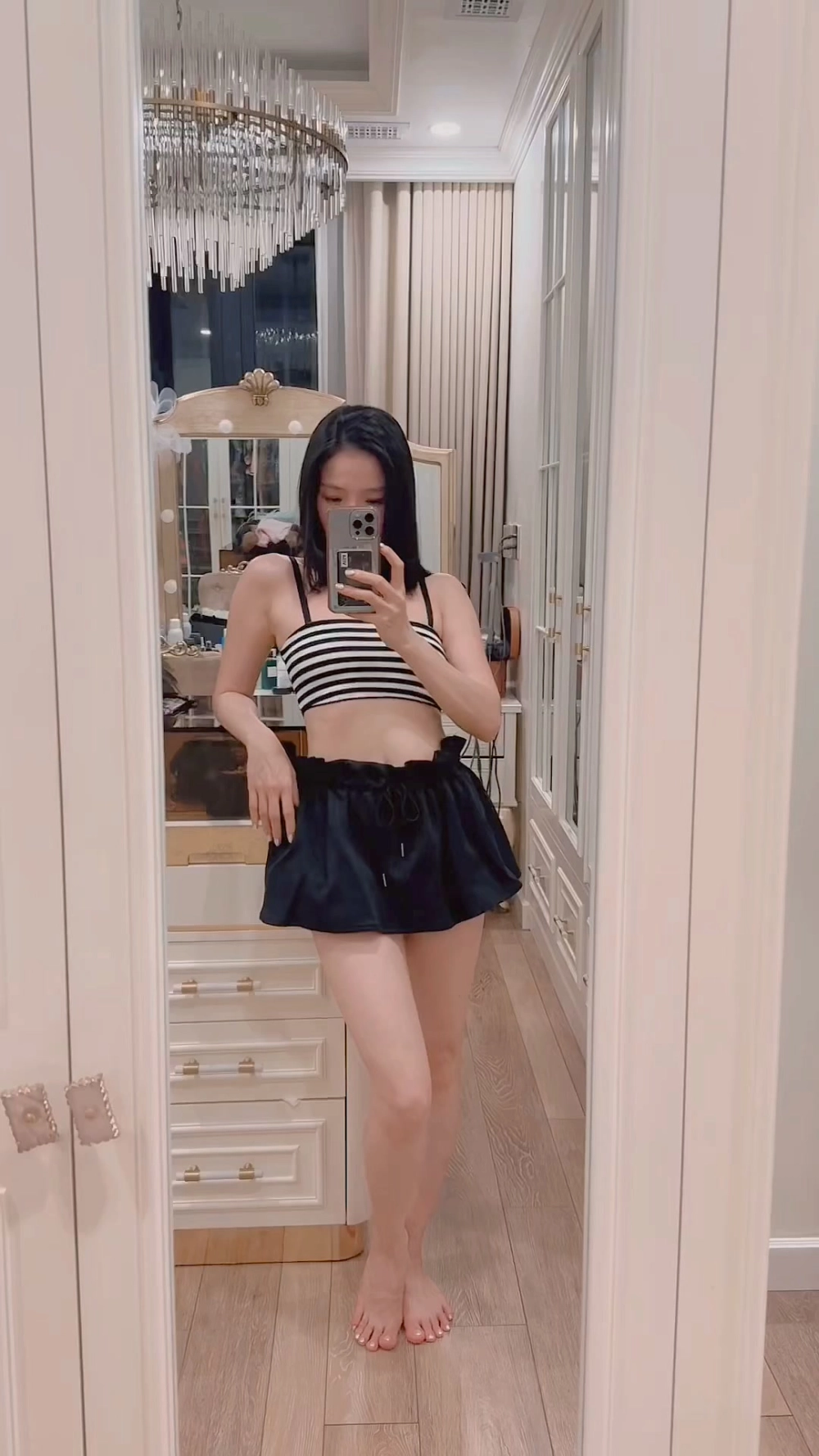 Gái xinh mặc đồ hở tự tin thể hiện phong cách đầy táo bạo