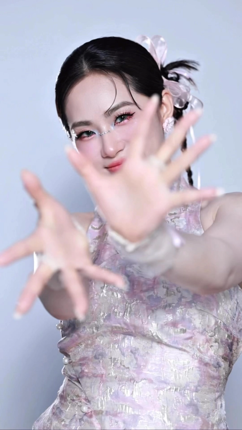 Hình ảnh dịu dàng gắn với Nụ Hồng Mong Manh Lương Bích Hữu