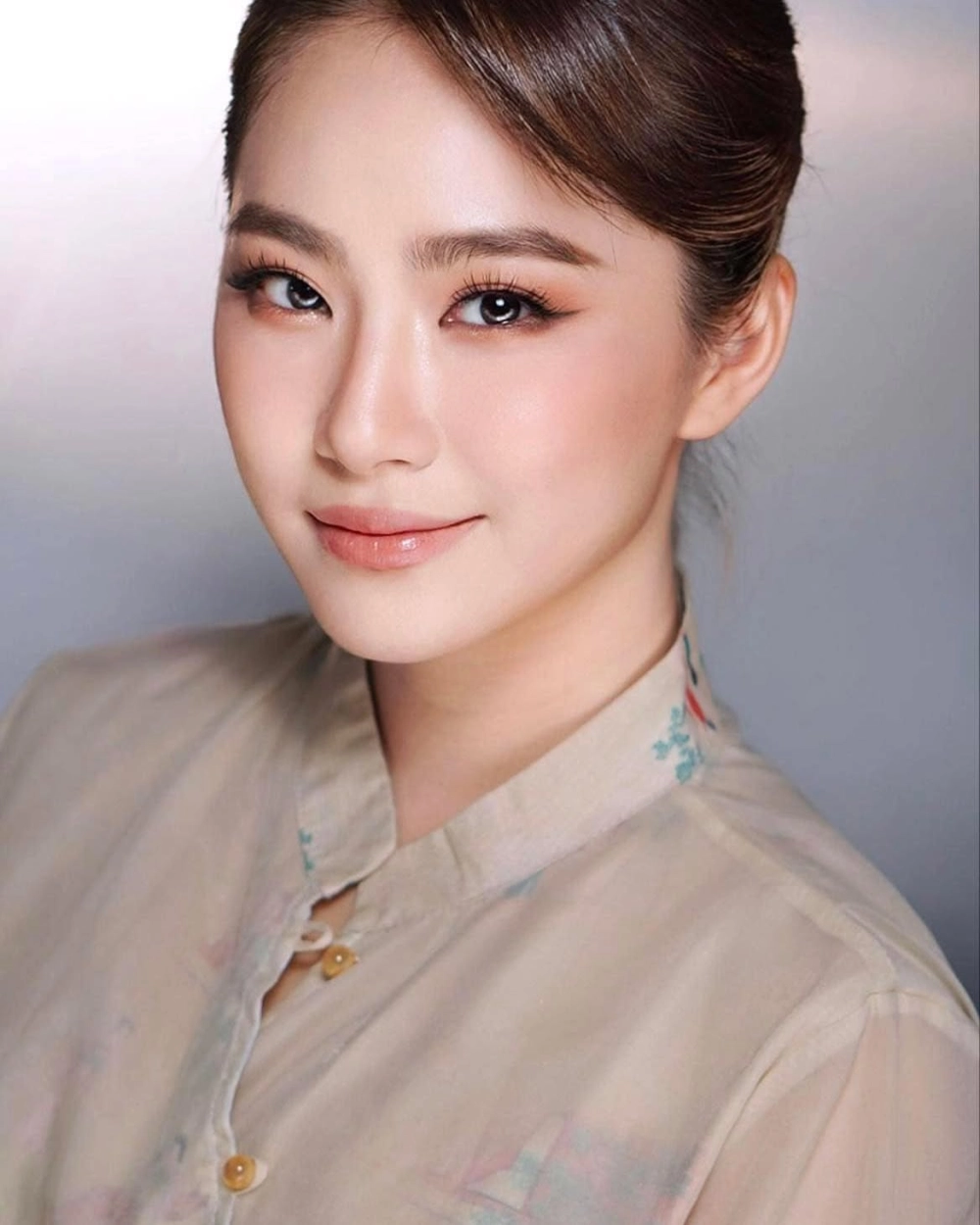 Hình ảnh tươi tắn và duyên dáng của Ca Sĩ Lương Bích Hữu