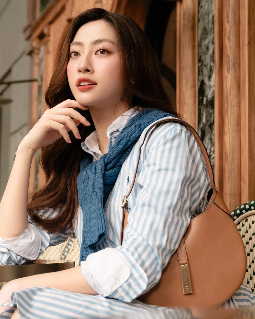 Vương Miện Lương Thùy Linh lấp lánh trong sự kiện đăng quang hoành tráng
