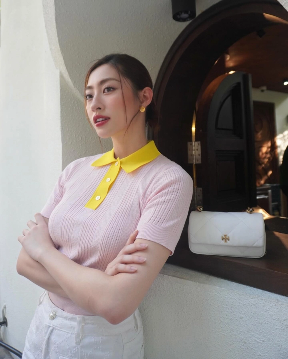 Hoa Hậu Thế Giới Lương Thùy Linh gây ấn tượng mạnh mẽ trong cuộc thi quốc tế