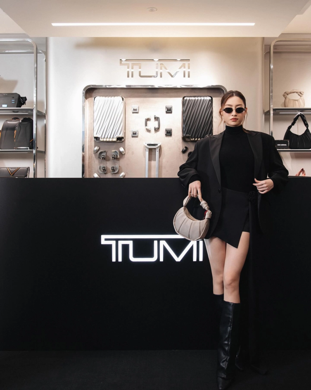 Hoa Hậu Lương Thuỳ Linh xứng đáng là niềm tự hào của người Việt Nam