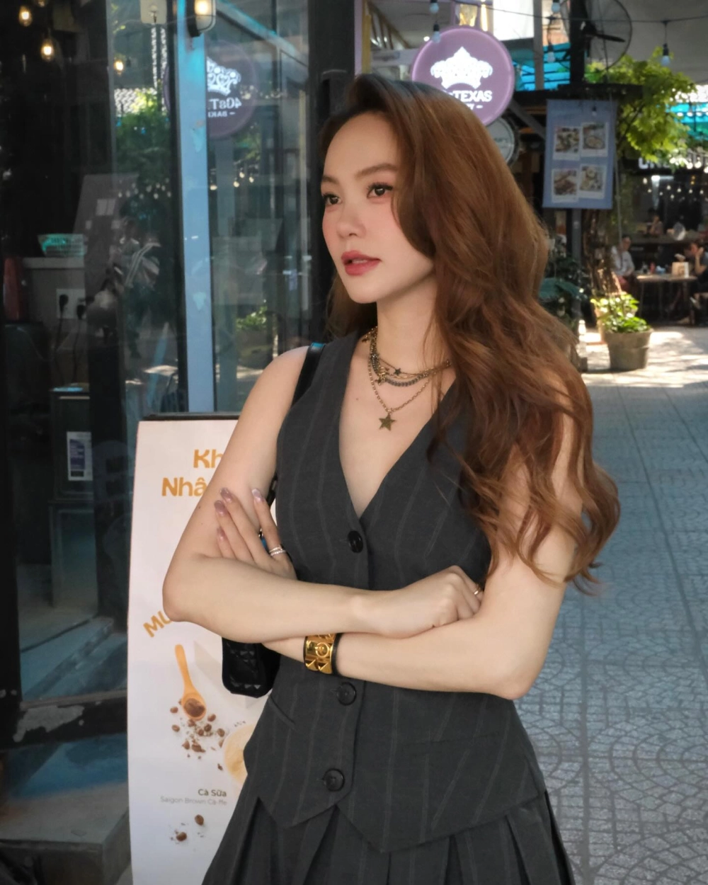 Khám phá hình ảnh đầy ấn tượng của Minh Hằng ca sĩ qua các năm