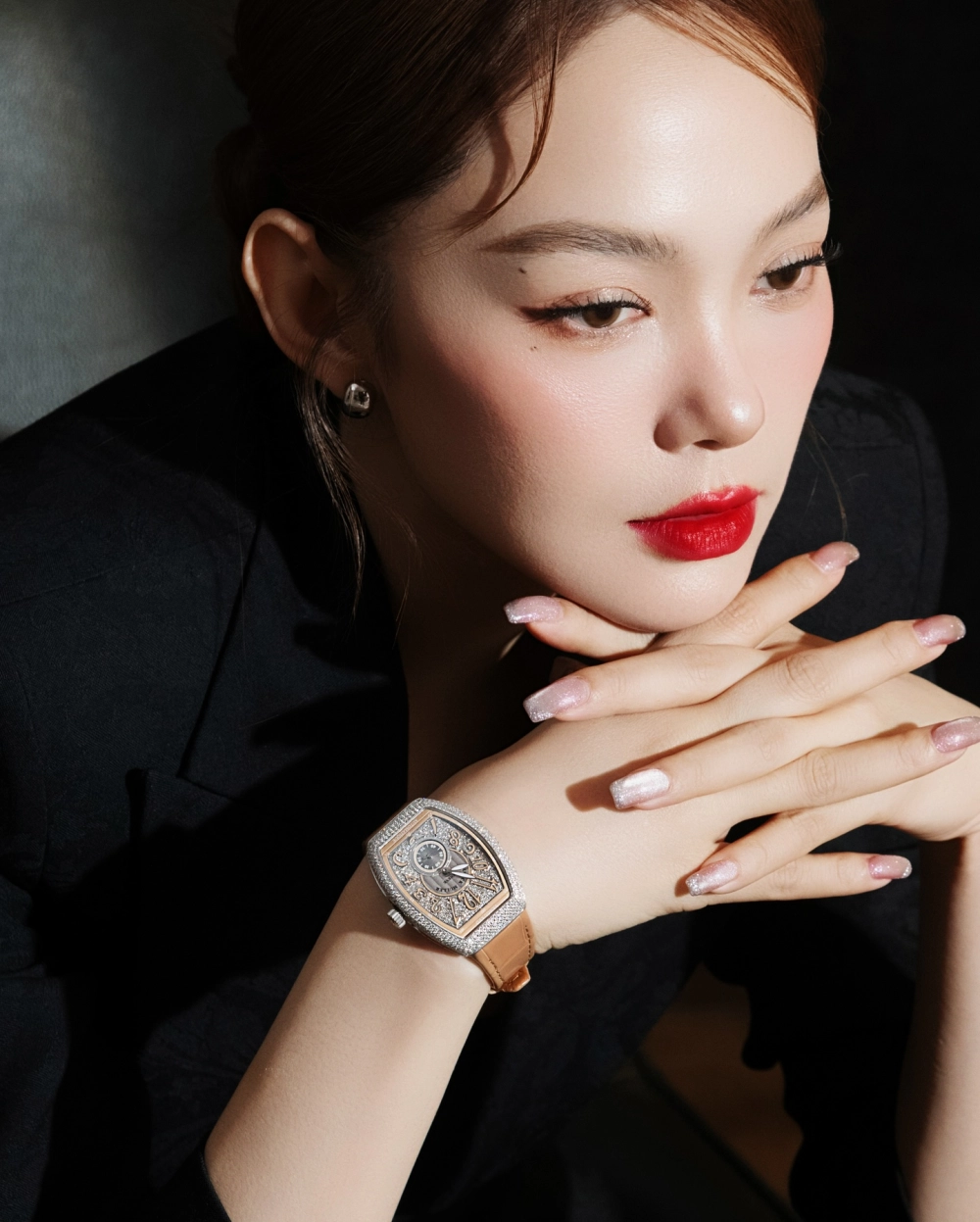 Khám phá những màn trình diễn tuyệt vời của Ca sĩ Minh Hằng hát