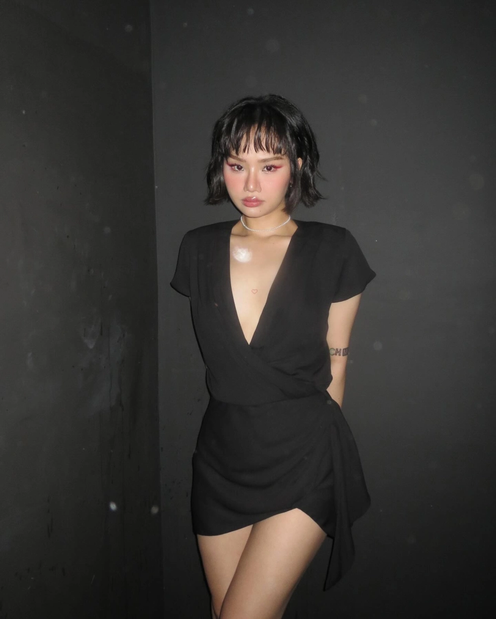Gái xinh mặc váy sexy thu hút mọi ánh nhìn bởi vẻ gợi cảm