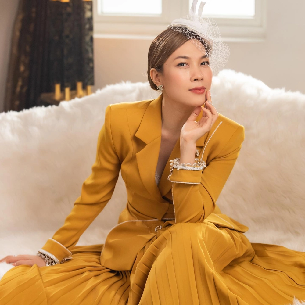 Gái xinh áo dài sexy gợi cảm nhưng vẫn giữ nét dịu dàng Á Đông