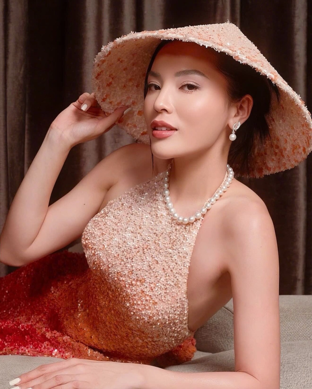 Nguyễn Cao Kỳ Duyên Hoa hậu Việt Nam là biểu tượng sắc đẹp đương đại