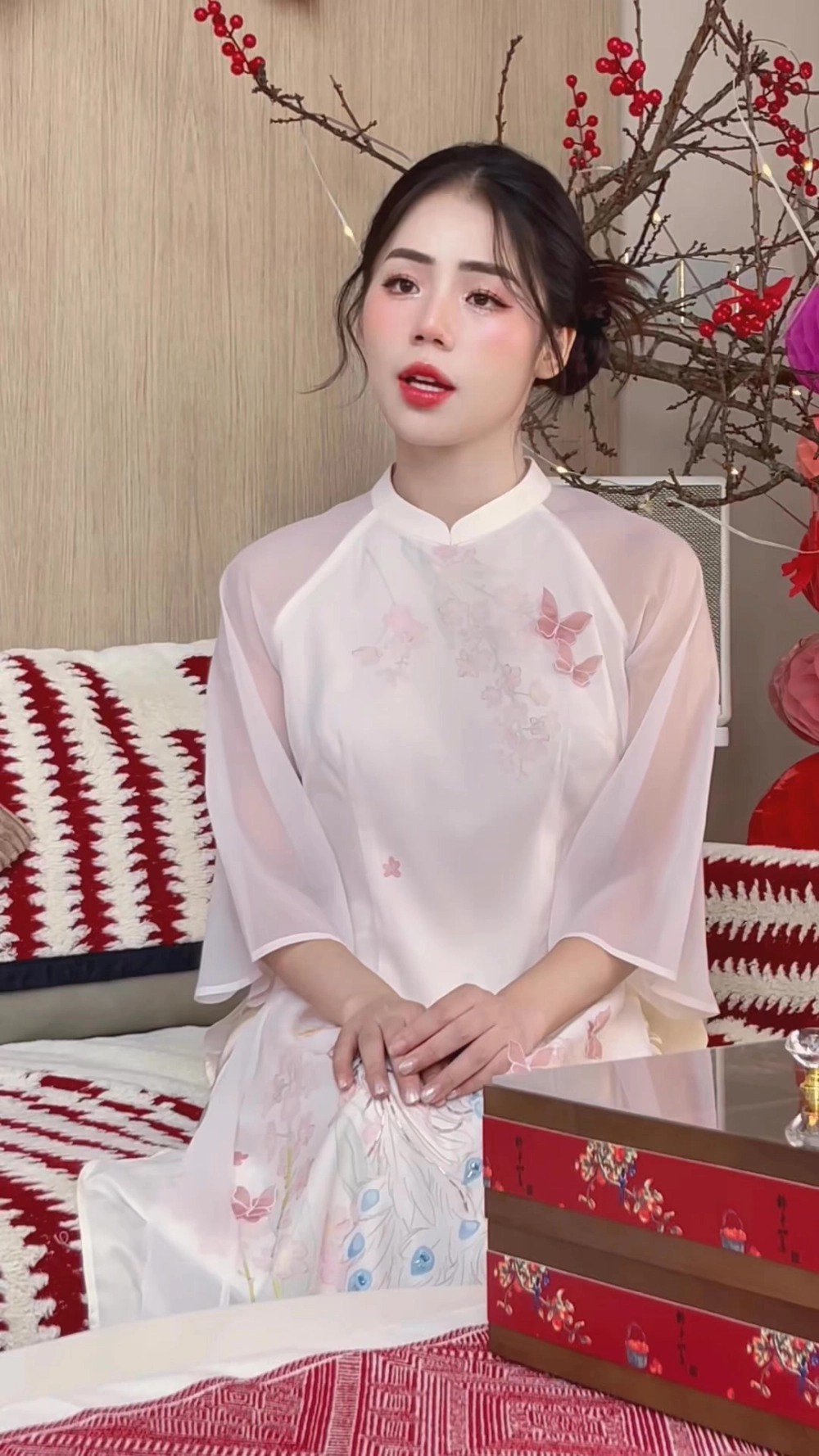 Tìm hiểu hành trình âm nhạc của Nguyễn Hương Ly tiểu sử