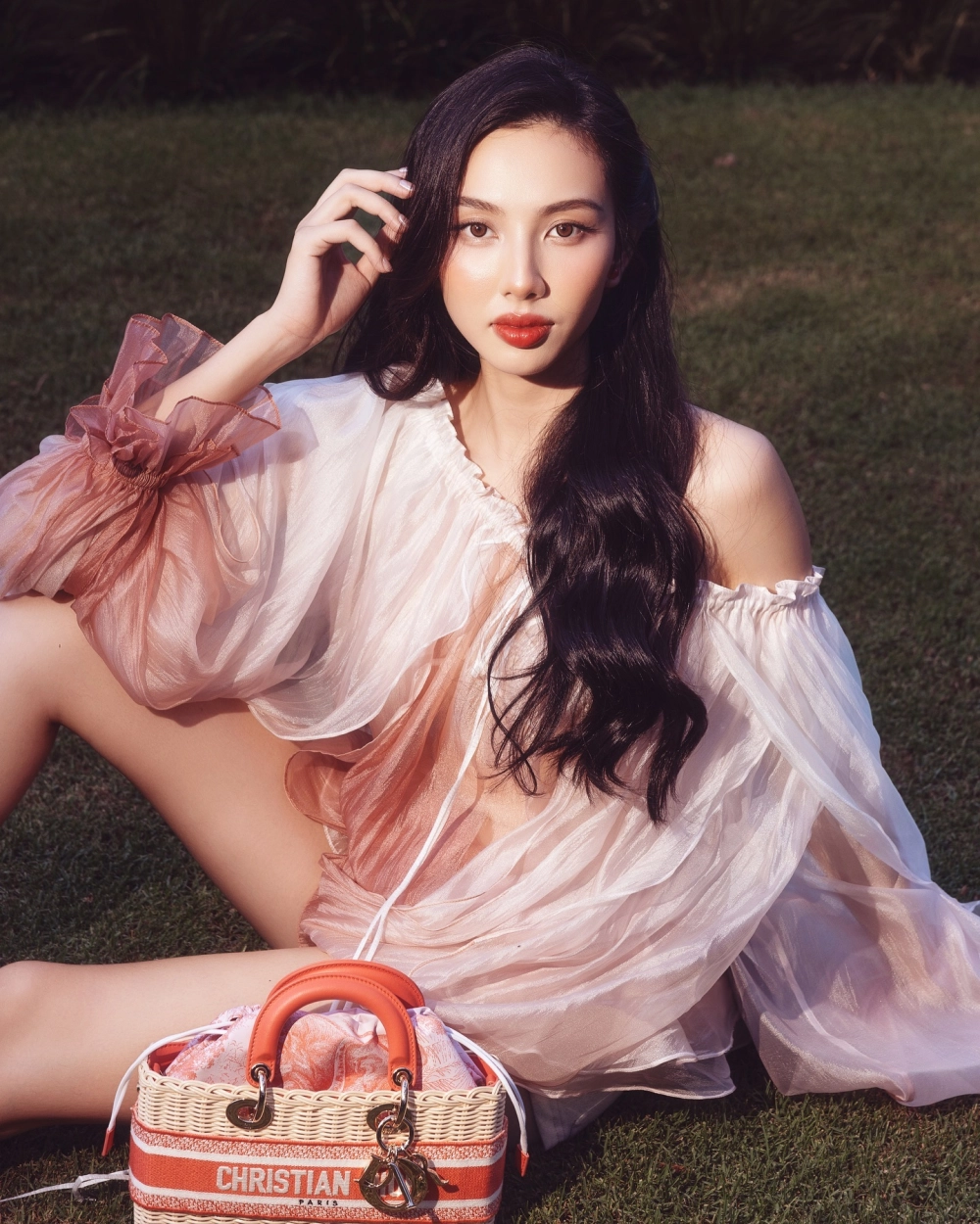 Gái xinh Việt Nam tham dự đám cưới khoe vẻ đẹp rạng ngời trong những bộ váy cưới lộng lẫy