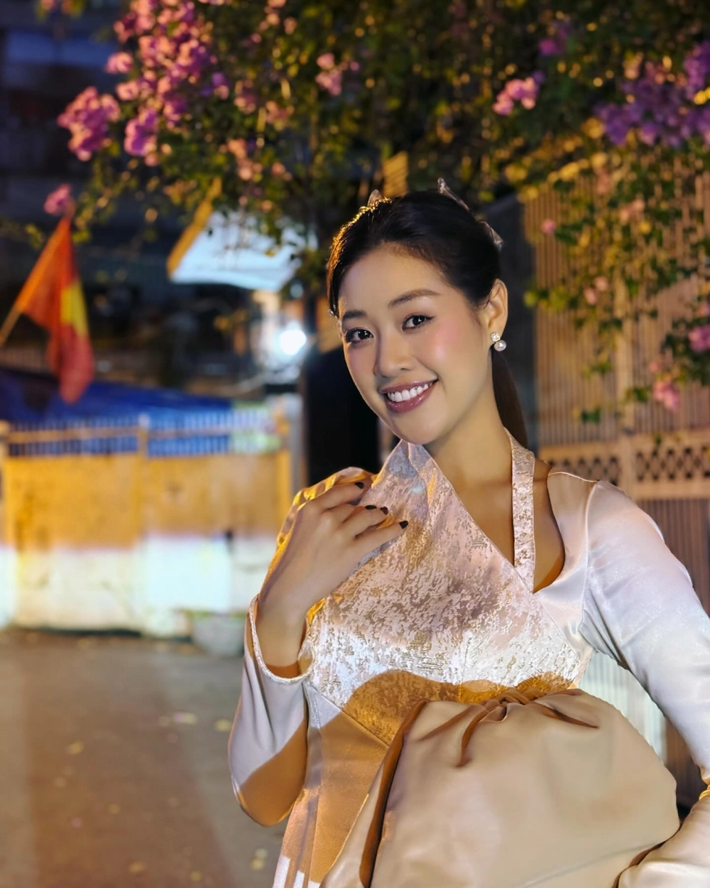 Hoa hậu Khánh Vân khoe thần thái đỉnh cao trên thảm đỏ