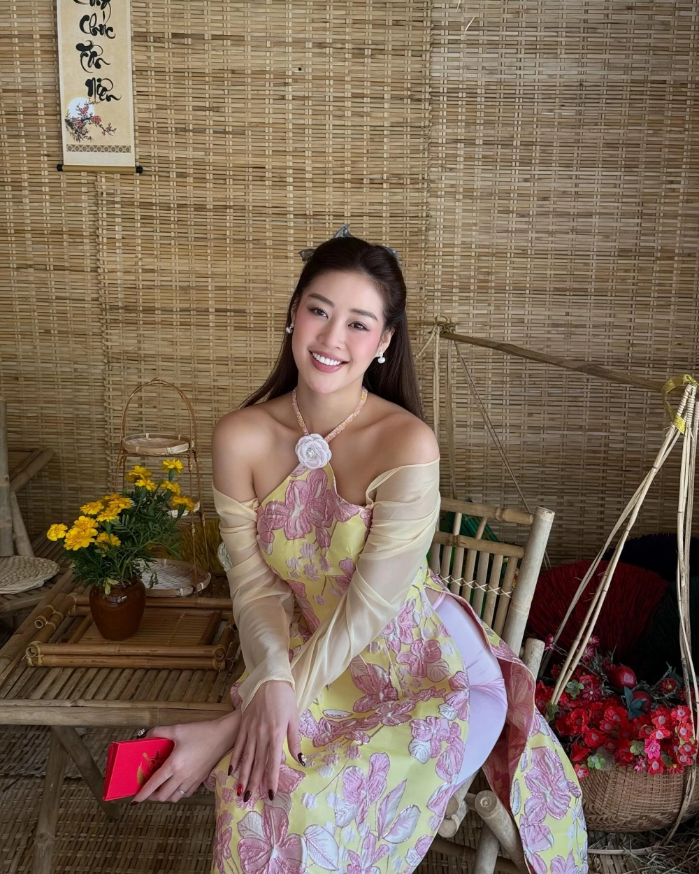 Hoa hậu Khanhs Vân tỏa sáng rực rỡ trong bộ cánh lộng lẫy