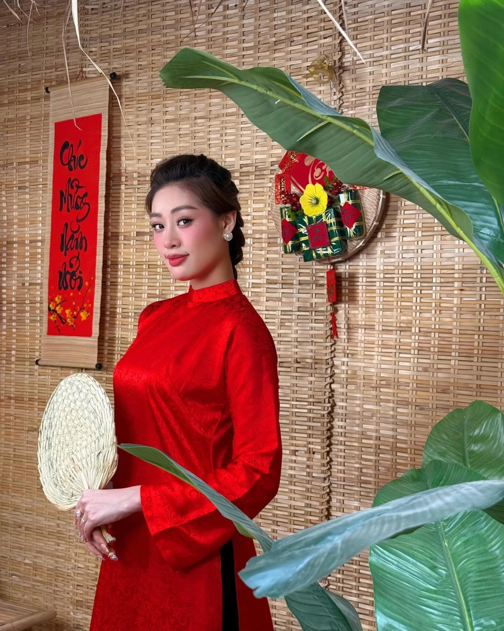 Khánh Vân Hoa Hậu đẹp lộng lẫy trong bộ ảnh mới nhất