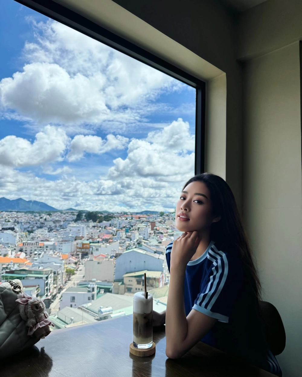 Nguyễn Trần Khánh Vân Miss Universe 2020 gây ấn tượng mạnh bởi thần thái cuốn hút và trái tim nhân ái