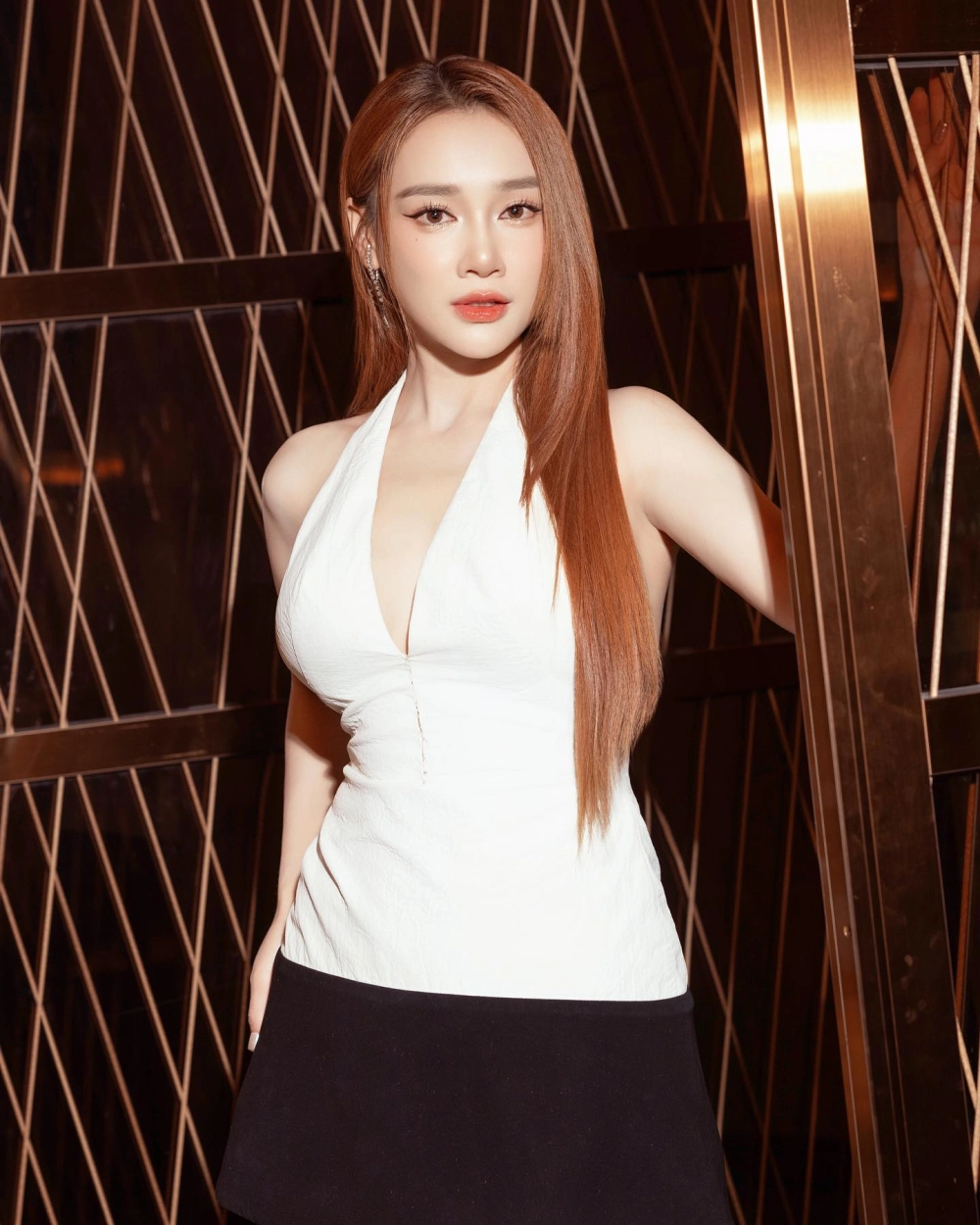 Hình Nhã Phương gây sốt vì vẻ đẹp nhẹ nhàng đầy khí chất