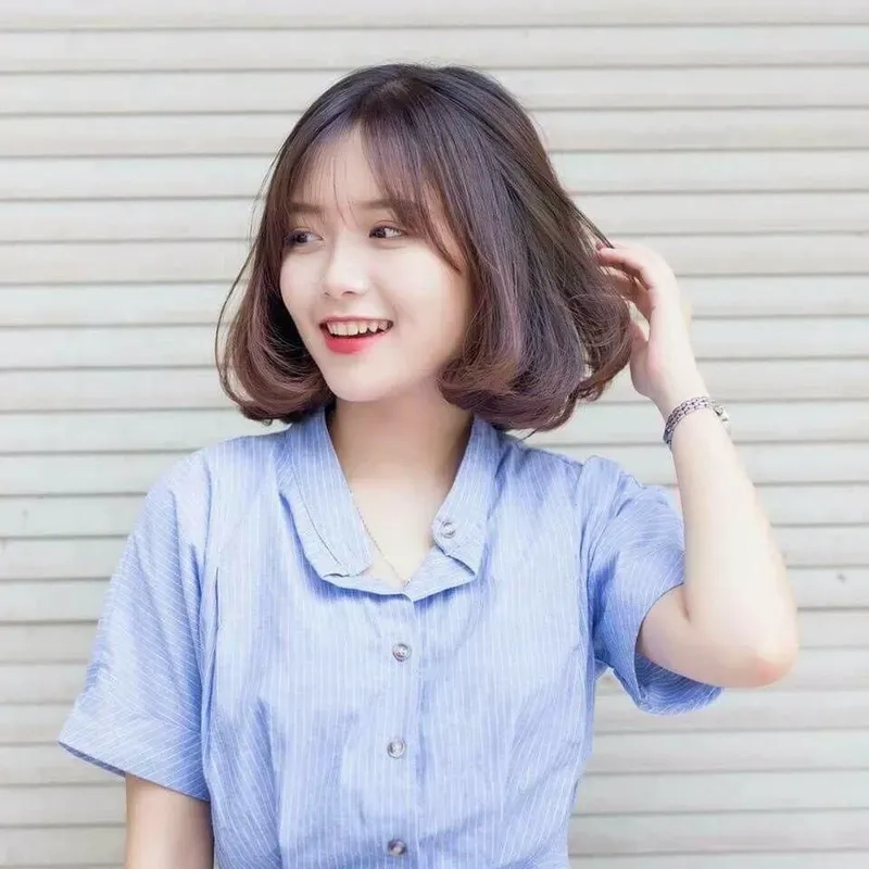 Kiểu tóc xoăn ngắn Hàn Quốc là sự kết hợp hoàn hảo giữa sự dịu dàng và năng động