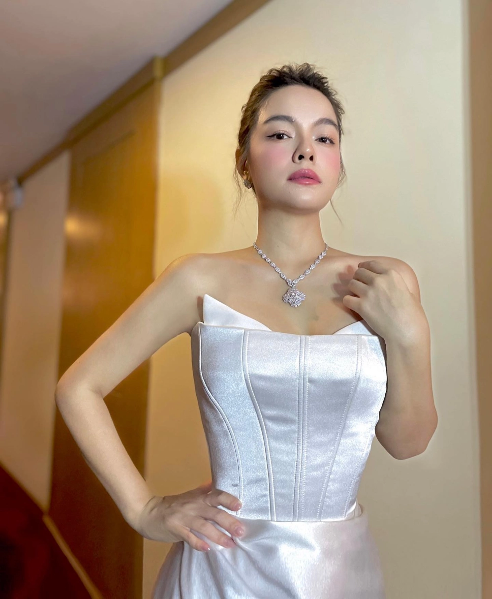 Tìm hiểu hành trình tỏa sáng qua tiểu sử ca sĩ phạm quỳnh anh đầy đủ