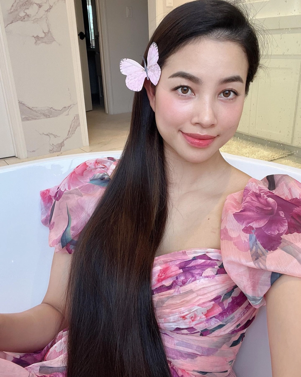 Lắng nghe giọng ca đầy nội lực của Phạm Hương hát, một tài năng vượt trội trong âm nhạc