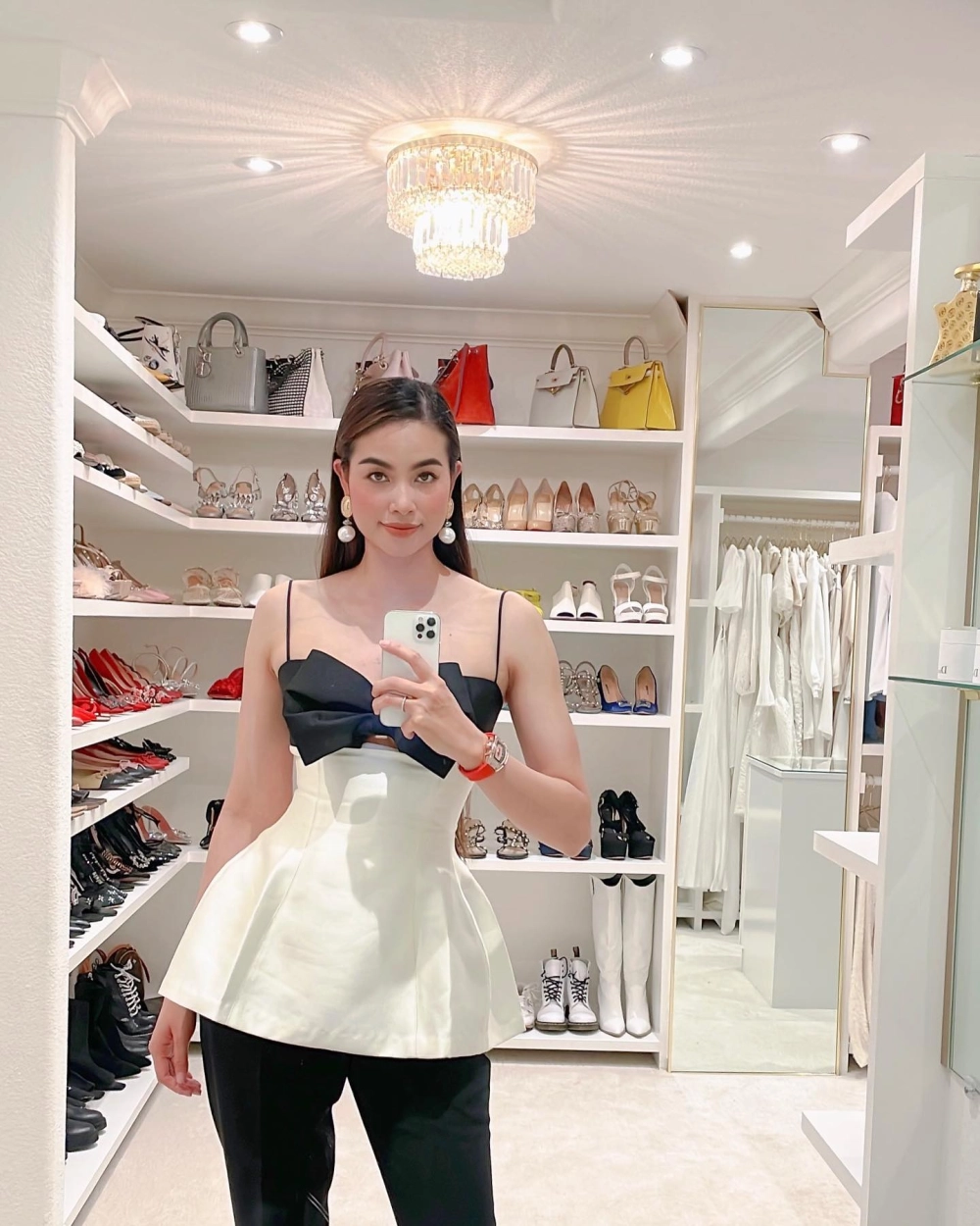 Cùng tìm hiểu thêm về mối quan hệ giữa Phạm Hương Phạm Văn Mọt và sự nghiệp của cô