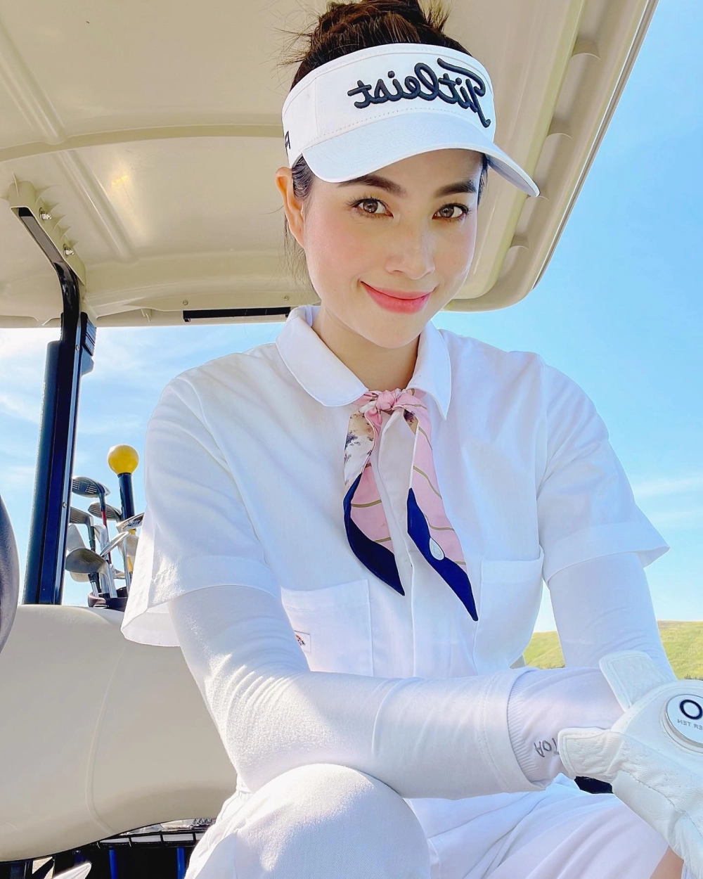 Hành trình đầy thử thách và đáng tự hào của Phạm Hương thi Hoa hậu Hoàn Vũ