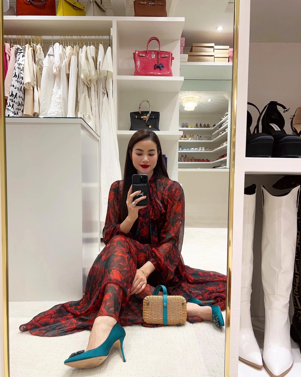 Phạm Hương sexy luôn làm say lòng người hâm mộ với vẻ đẹp tự tin và quyến rũ