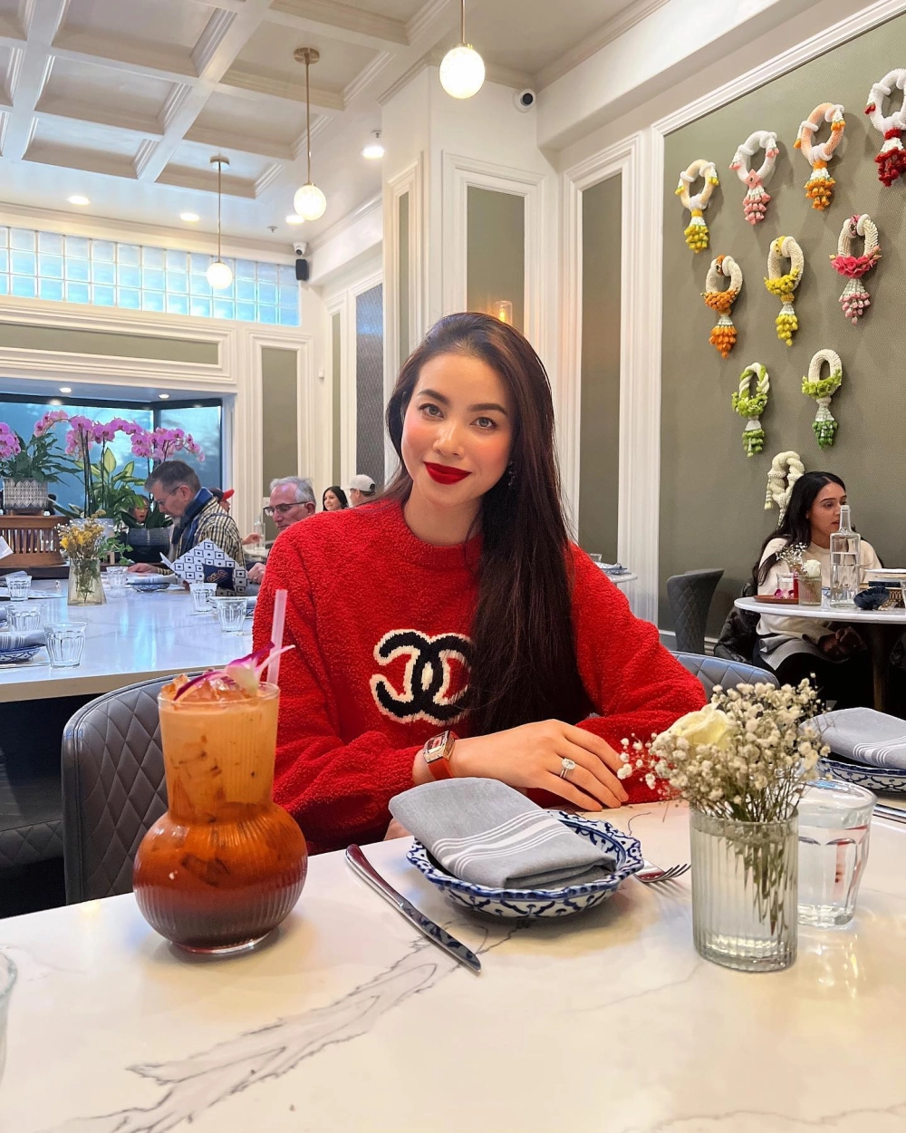 Vẻ đẹp quyến rũ và tài năng vượt trội của Phạm Hương trong các cuộc thi sắc đẹp
