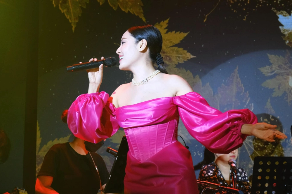 Lắng nghe lời bài hát Phương Linh Cơn Mưa Tình Yêu và cảm nhận tình yêu da diếtv