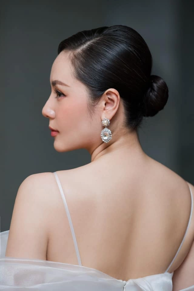 Lắng nghe toàn bộ Phương Linh album với những bài hát đầy cảm xúc