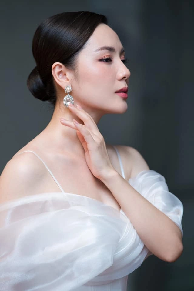 Thưởng thức bài hát của Phương Linh và cảm nhận âm nhạc lắng đọng